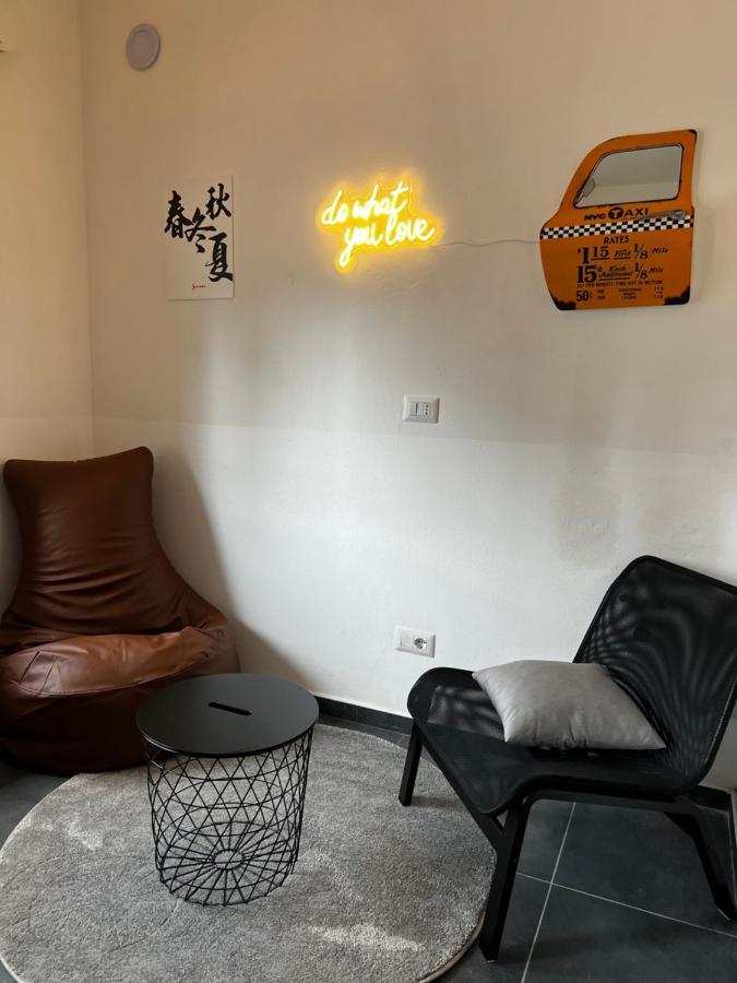 Stylish Studio Metro 40 Apartment