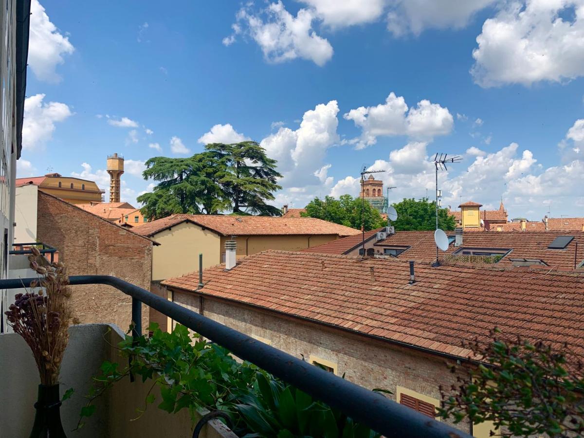 Charming Towers-roofs View Bologna