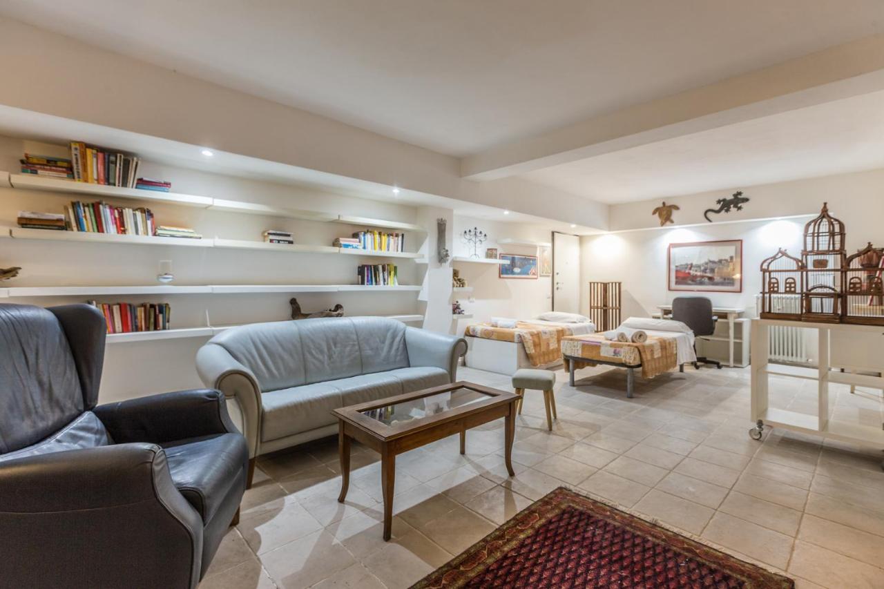 Apartment All'ombra Della Luna, By Short Holidays