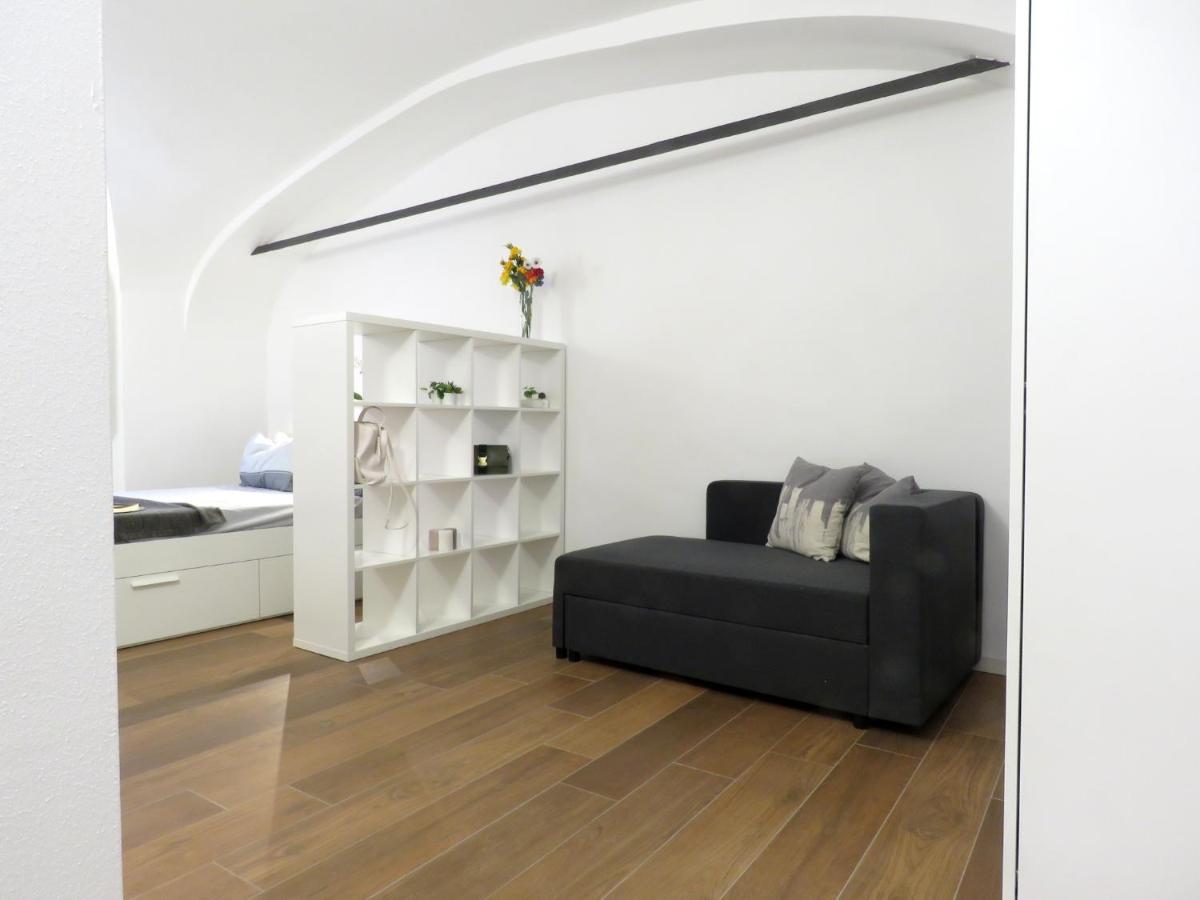 Apartment Posterla