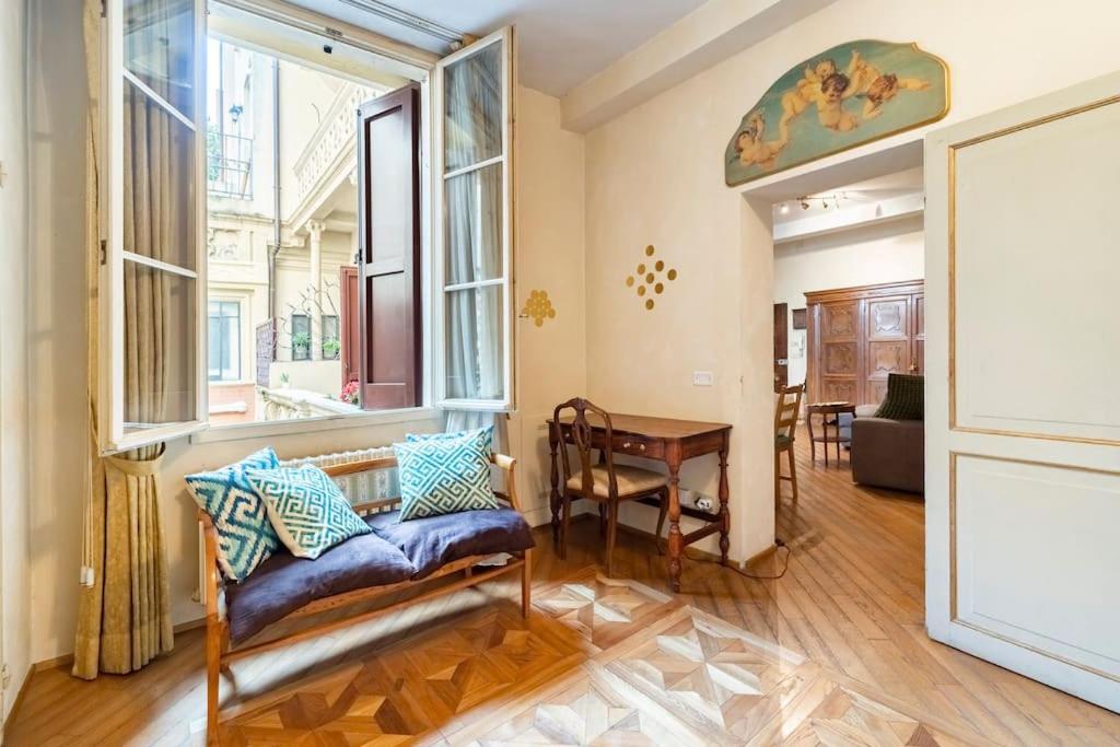 Elegante E La Foglia D'oro Bologna