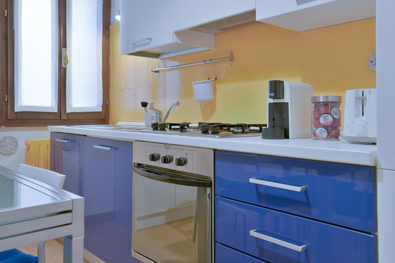 Mono Pratello Apartment