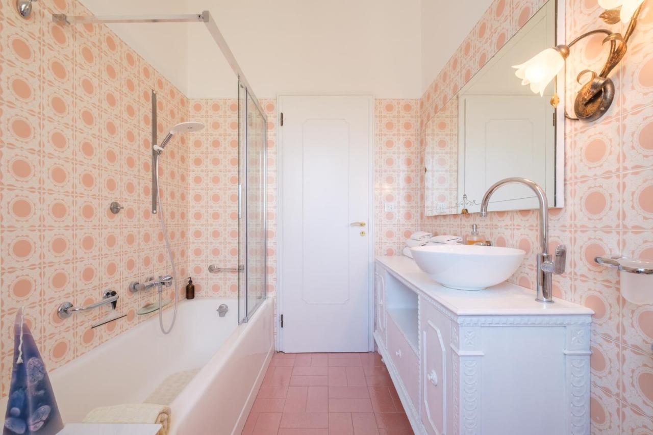 Fabula 3 With Private Bathroom Frühstückspension *