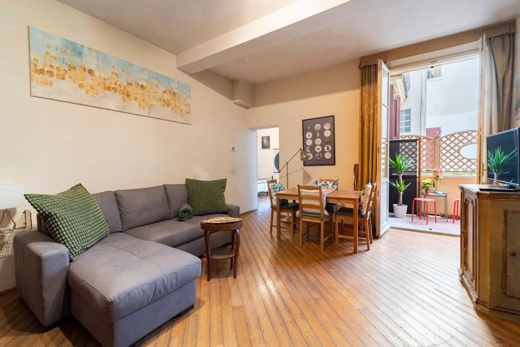 Elegante E La Foglia D'oro Apartment