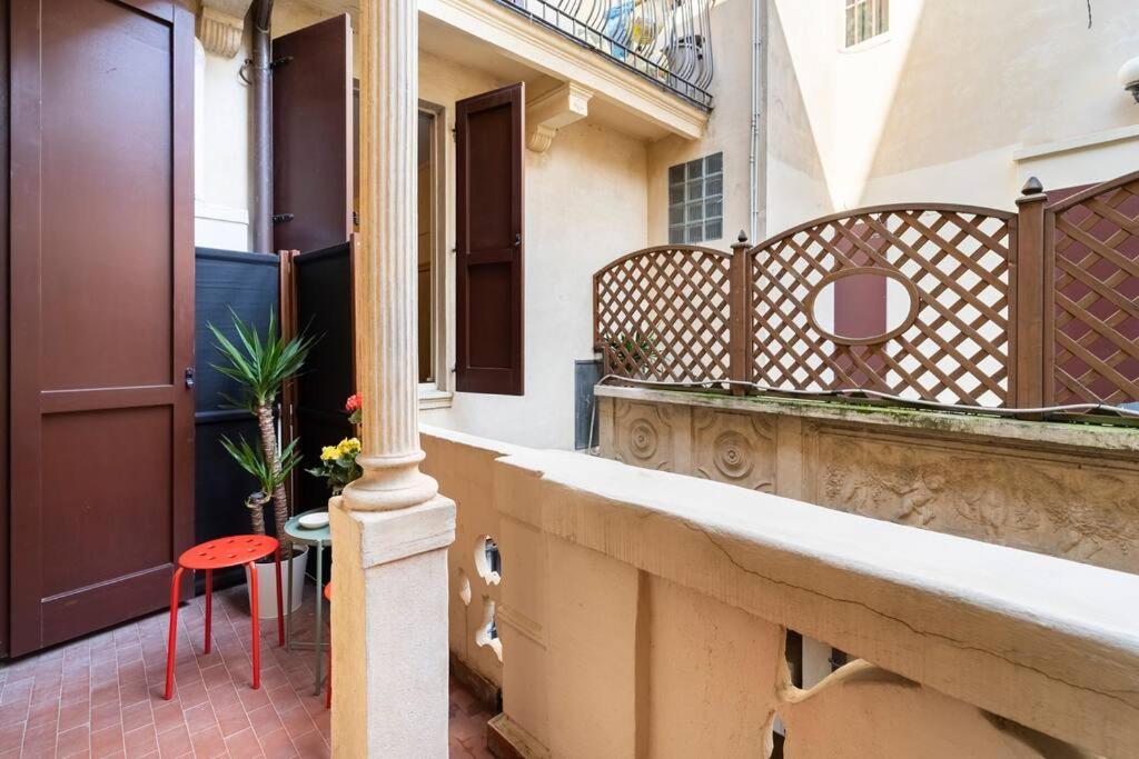 Elegante E La Foglia D'oro * Bologna
