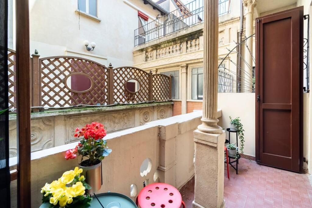 Elegante E La Foglia D'oro * Bologna
