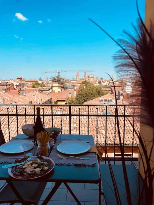Romantic Attic With Panoramic View Apartment Bologna