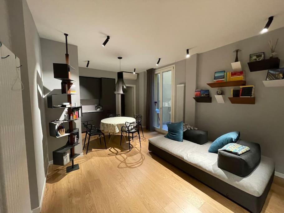 Best Place In Next 2 Towers Apartment *