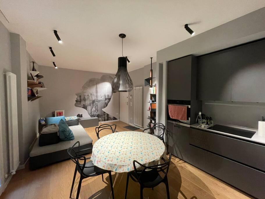 Apartment Best Place In Next 2 Towers *