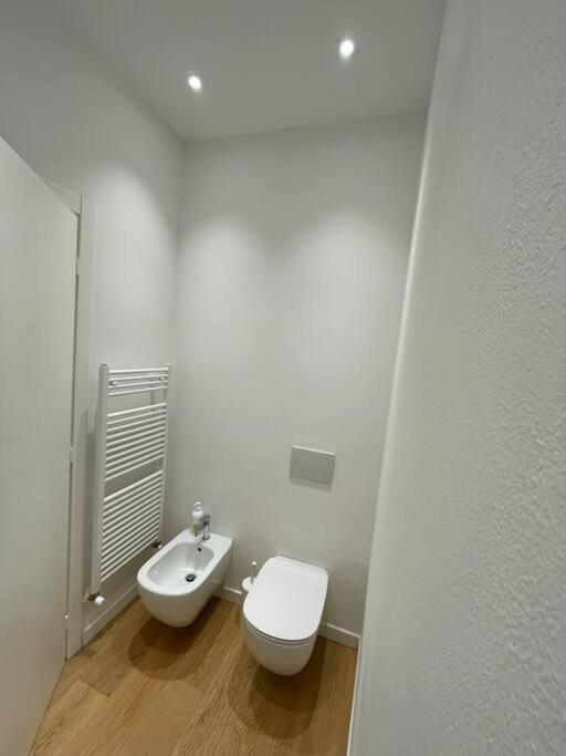 Best Place In Next 2 Towers Apartment *