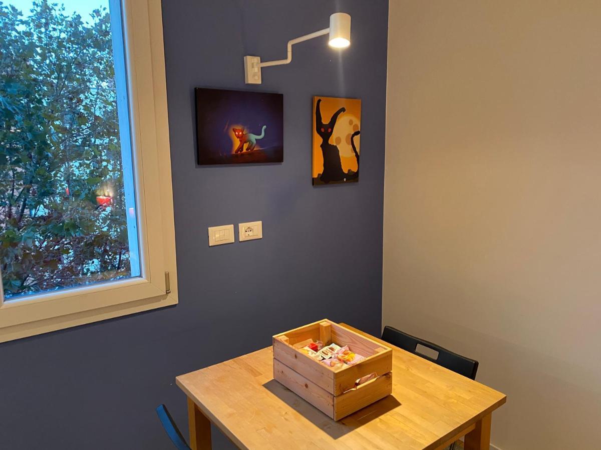 Bed & Breakfast Tra Le Torri - Ampia Stanza Privata In Con Bagno Privato Accessibile Da Corridoio Bologna