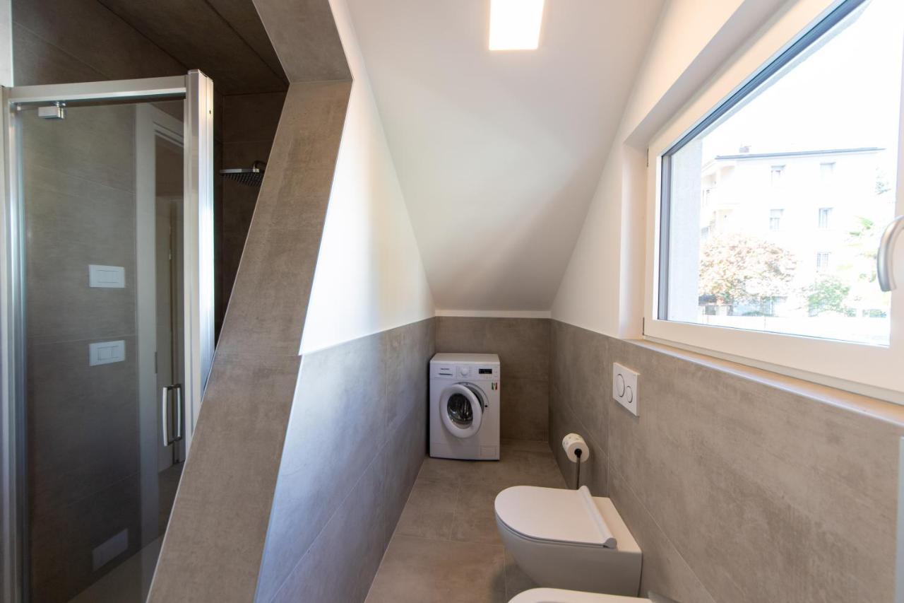 Housmart Toscana 53 White Apartment Bologna