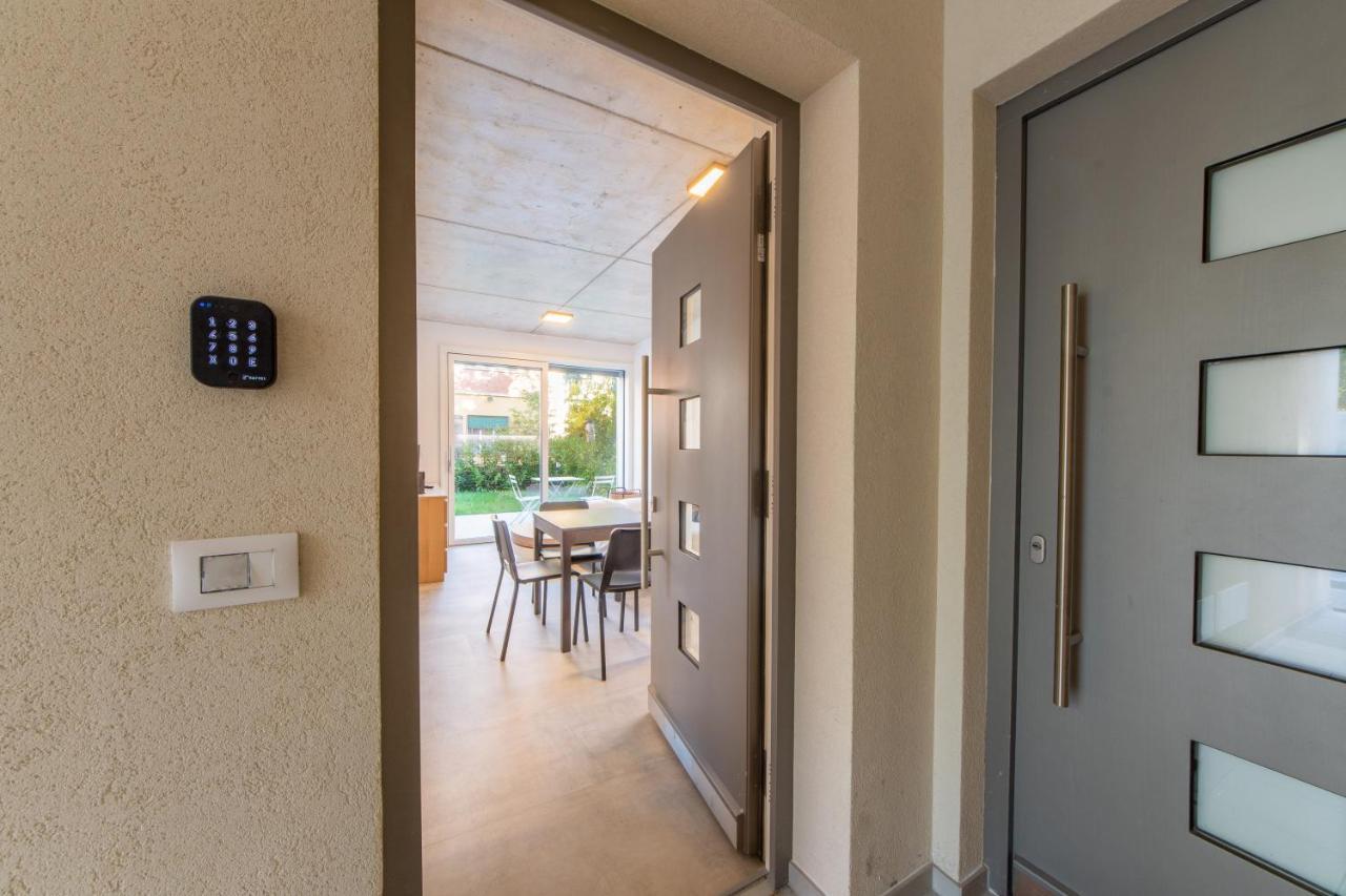 Housmart Toscana 53 Black