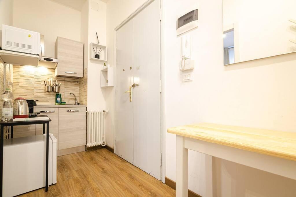 24 Apartment *