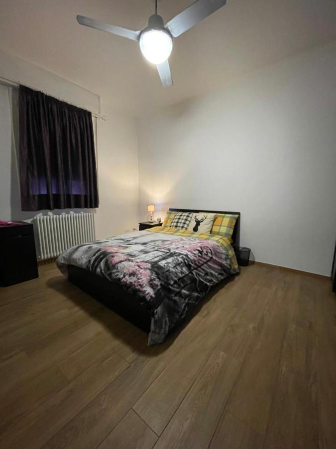 Casa de hóspedes Castle Door House - Single With Double Beds Near Train Station *