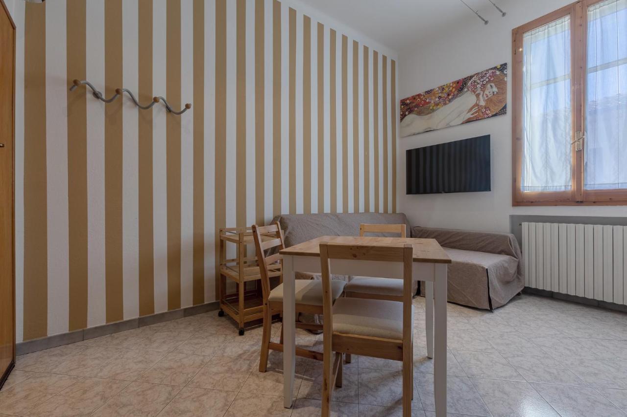 Apartment Urban Living Nest: Prime Location *