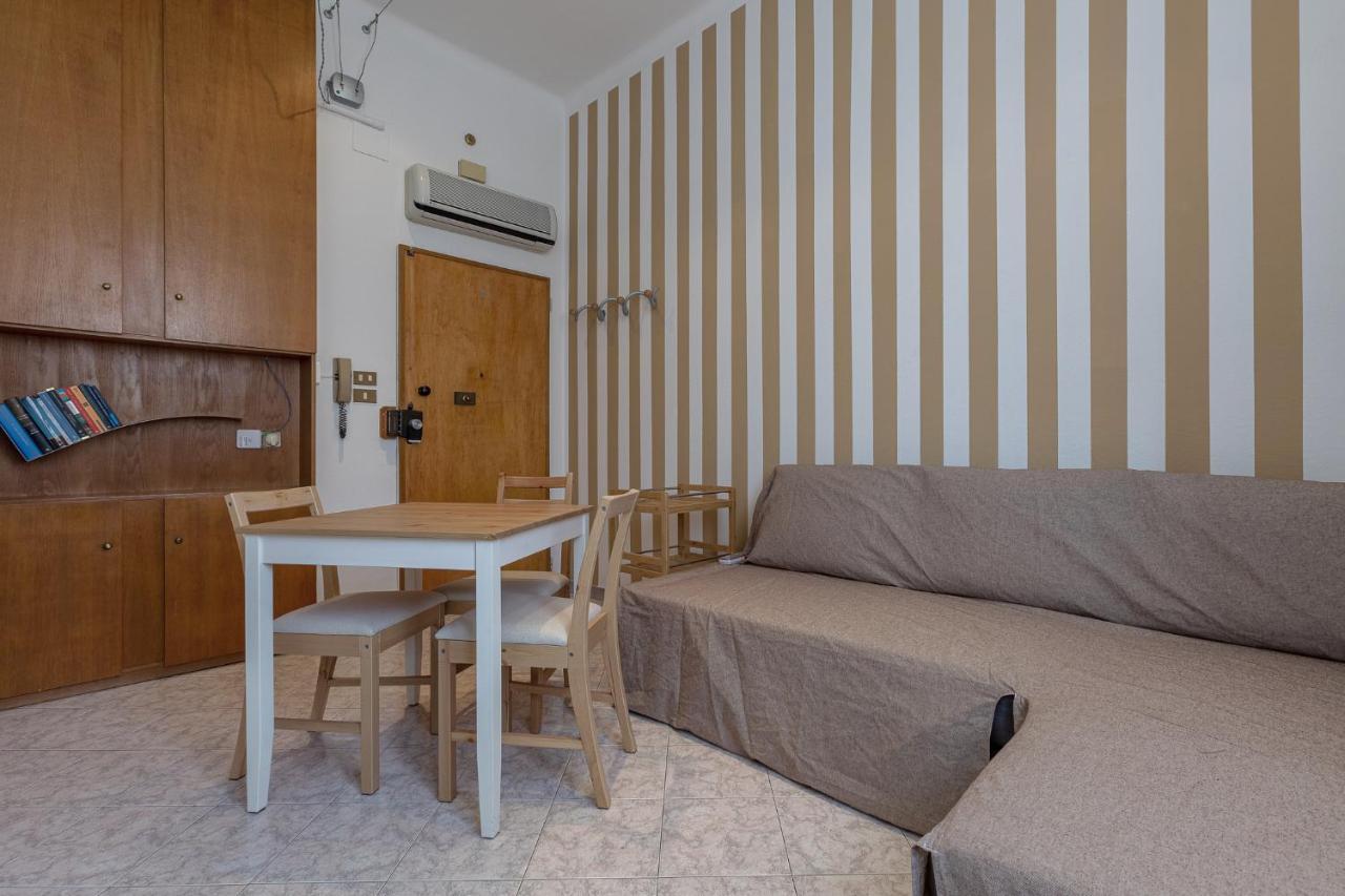 Apartment Urban Living Nest: Prime Location
