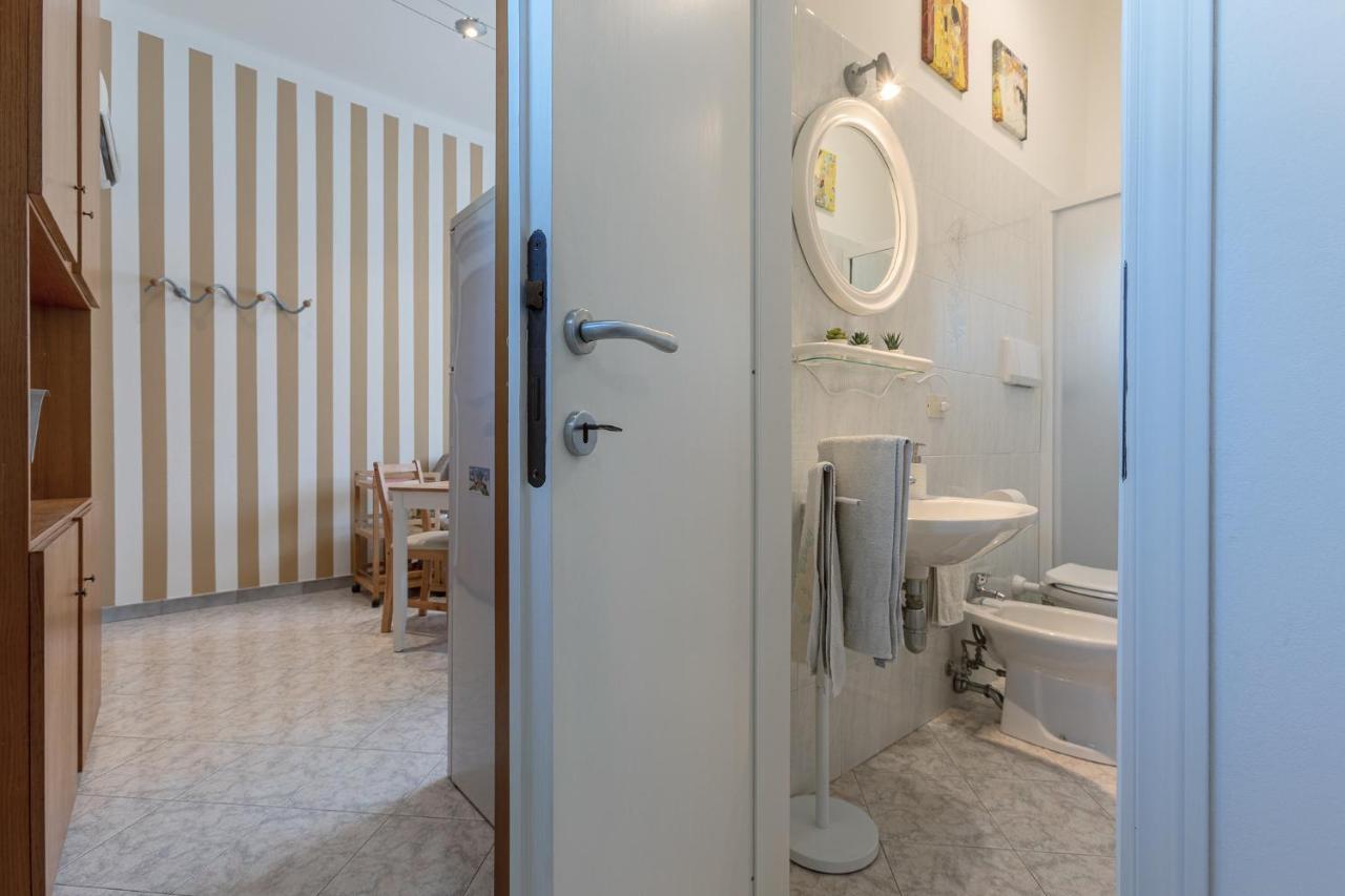 Urban Living Nest: Prime Location Apartment