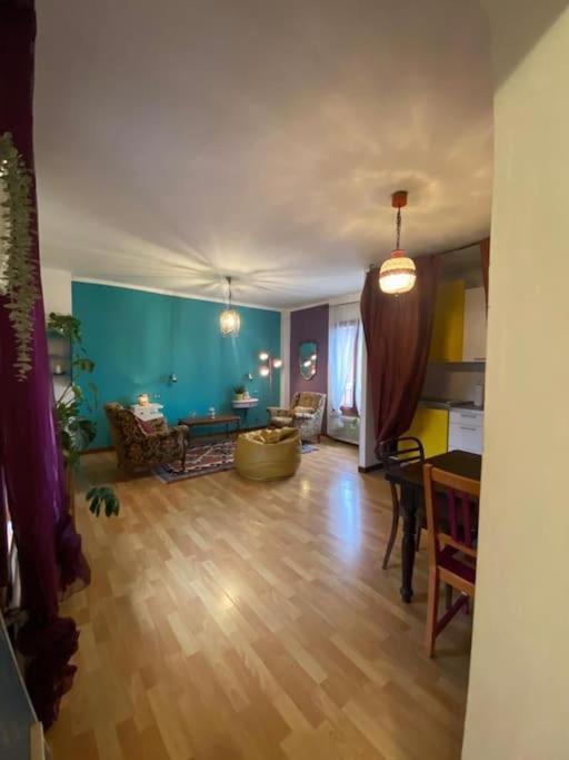 Appartement Spazioviola Intimo Boho Style Uno Spazio Magico Per L'energia Che Si Respira In Un Palazzo Della Vecchia Qui Nulla E Perfetto Ma Tutto Racconta Bologna
