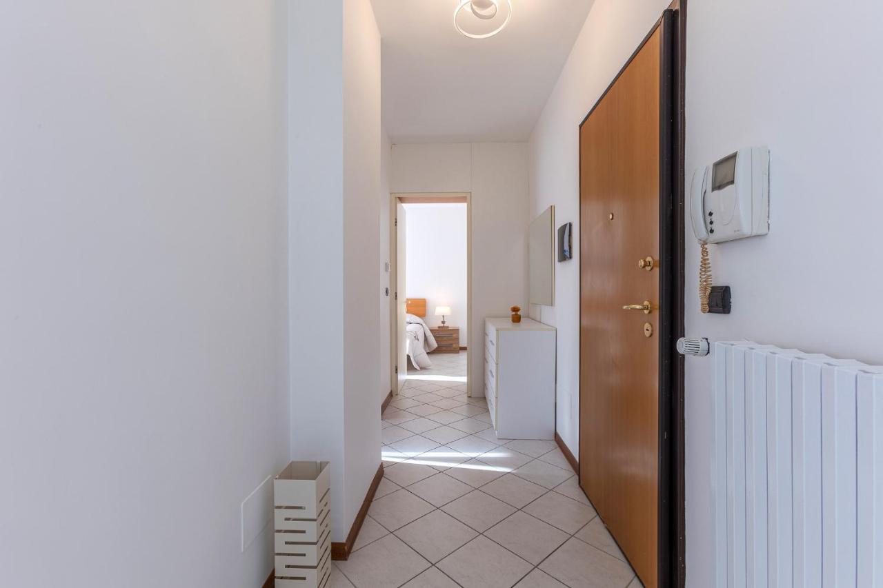 Bright & Airy Near Zanolini Station Apartment