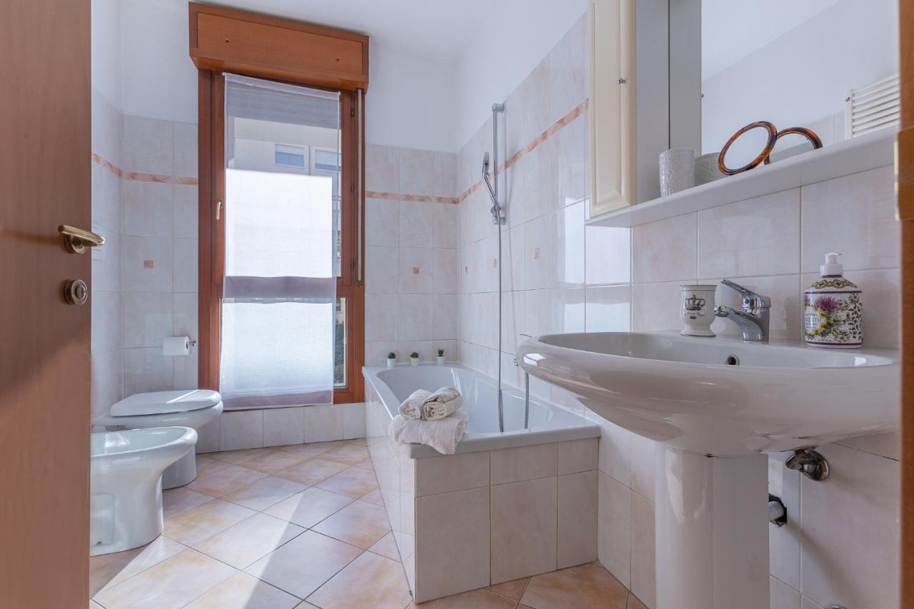 Bright & Airy Near Zanolini Station *