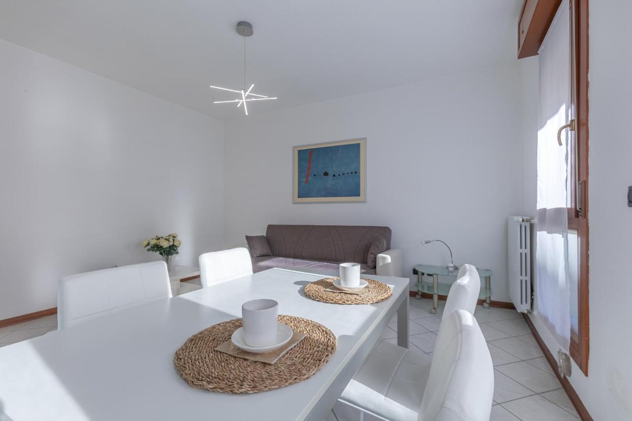 Bright & Airy Near Zanolini Station Apartment