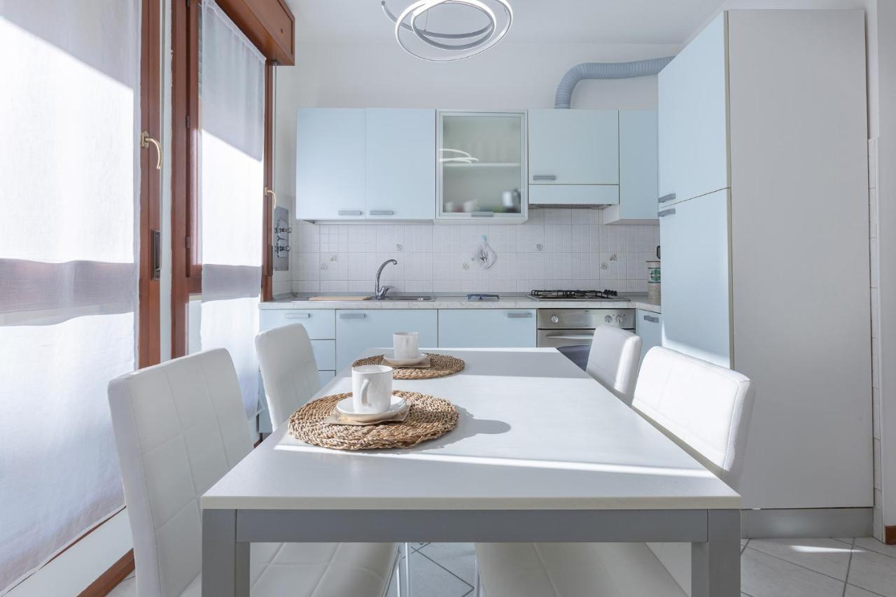 Apartment Bright & Airy Near Zanolini Station