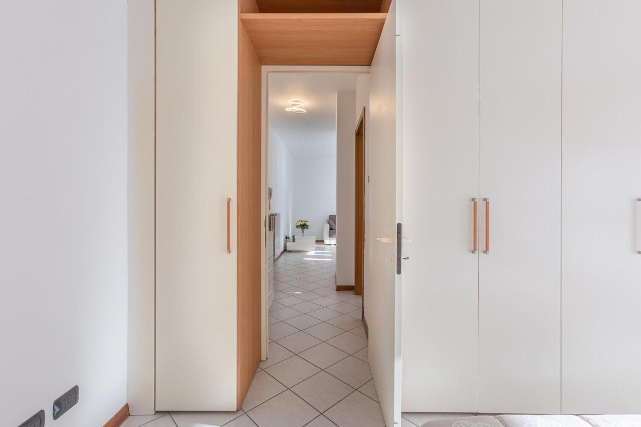 Bright & Airy Near Zanolini Station Apartment *