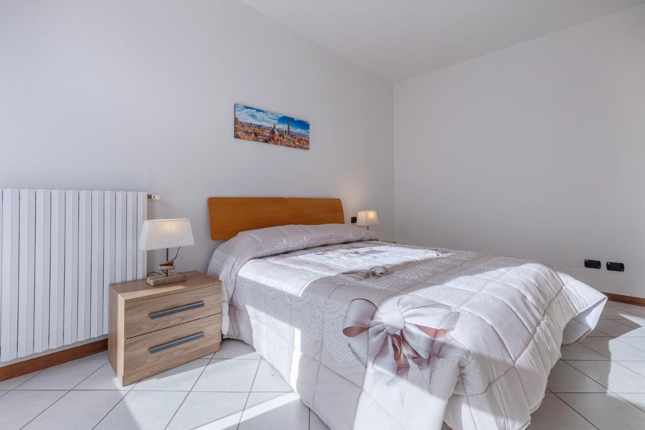 Bright & Airy Near Zanolini Station Apartment Bologna