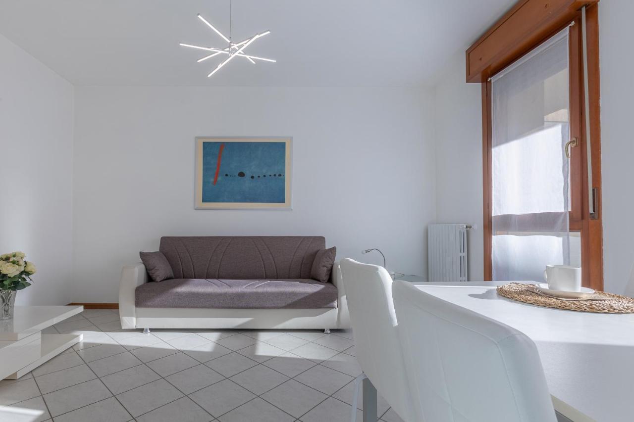 Bright & Airy Near Zanolini Station *