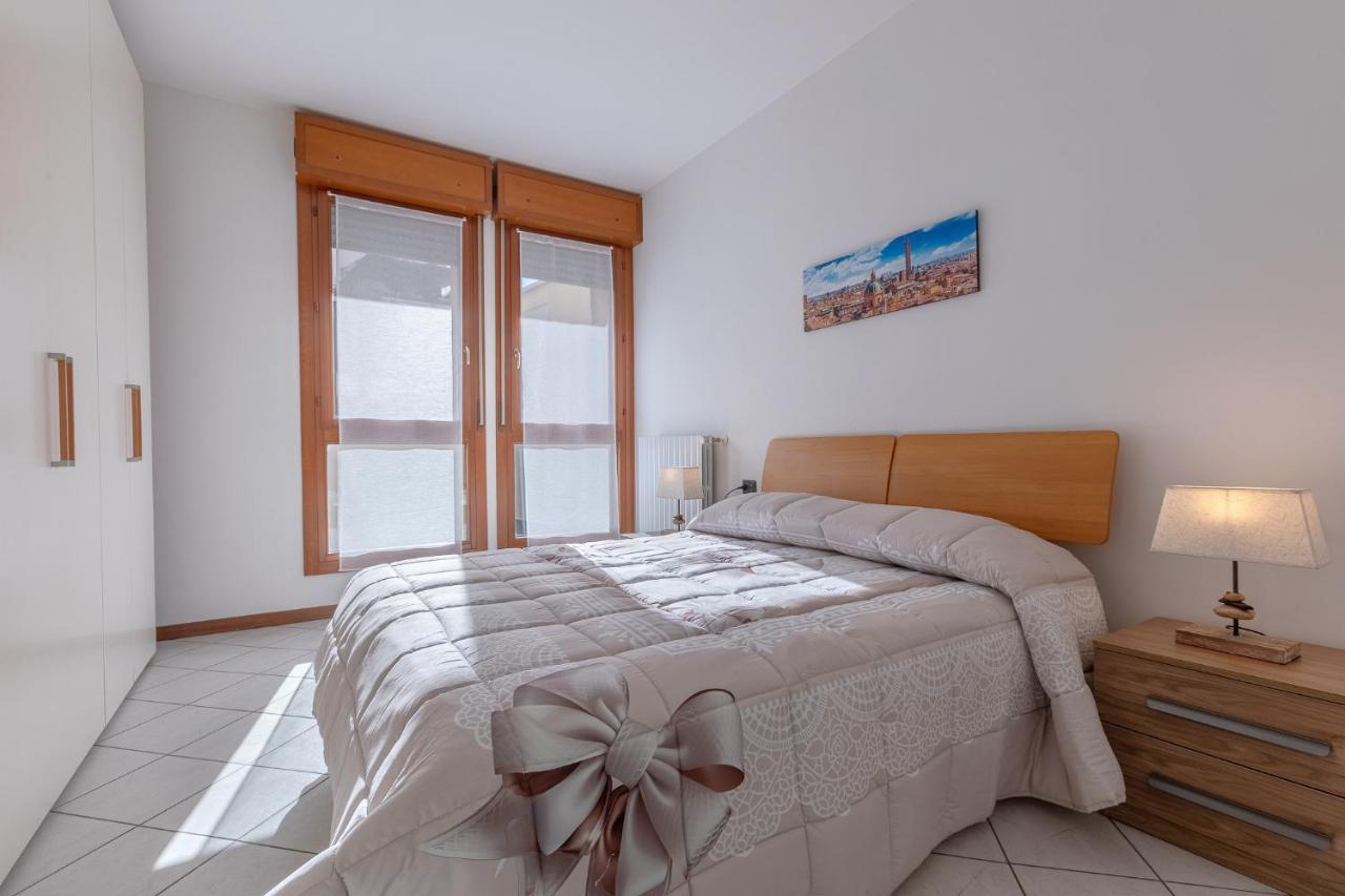 Apartment Bright & Airy Near Zanolini Station
