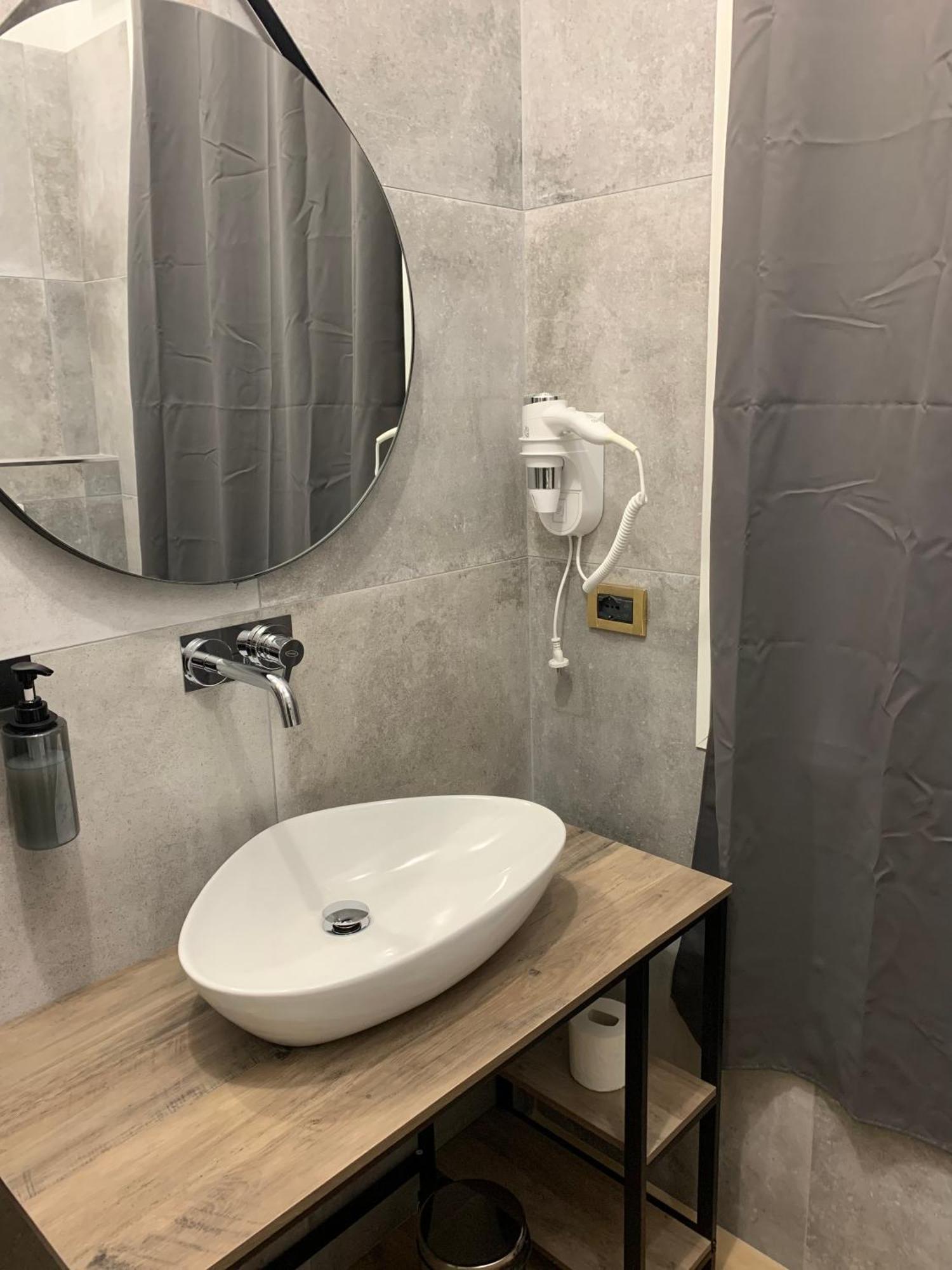 Riva Reno 4 Guest house