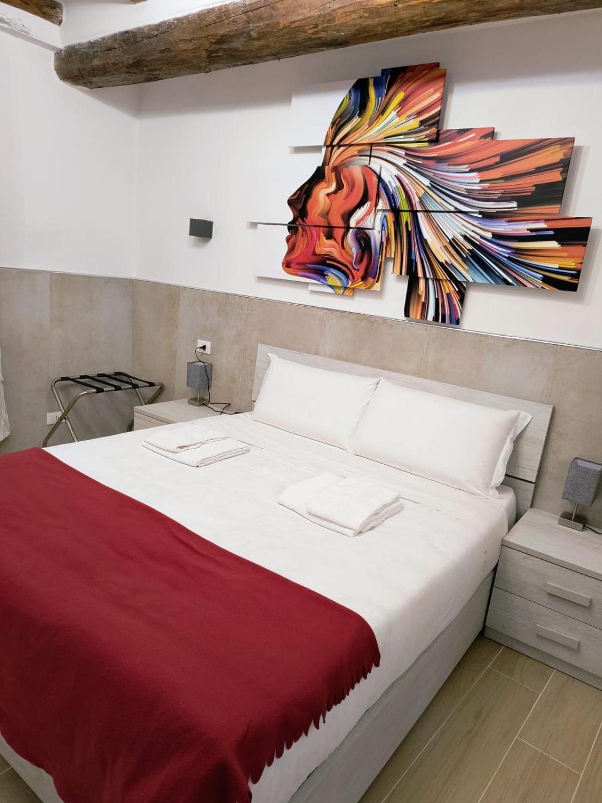 Apartment 50 Tourist House - Pratello - Self Check-in Bologna