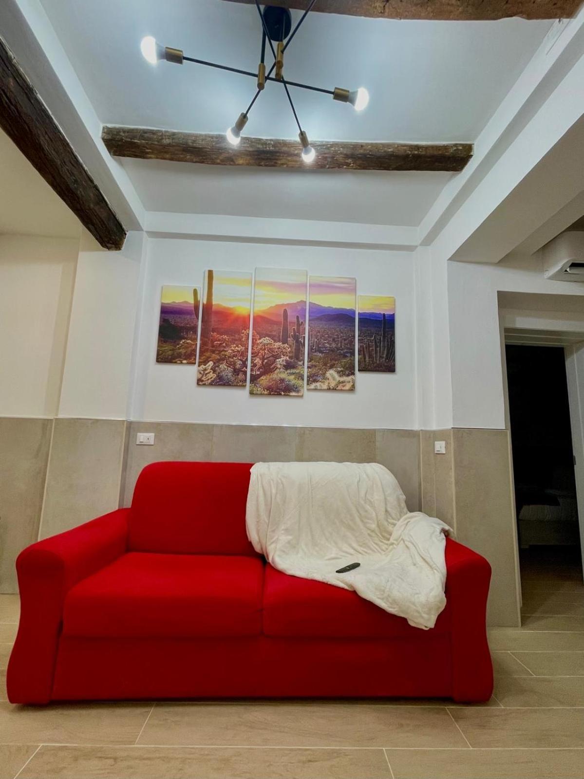 Apartment 50 Tourist House - Pratello - Self Check-in Bologna