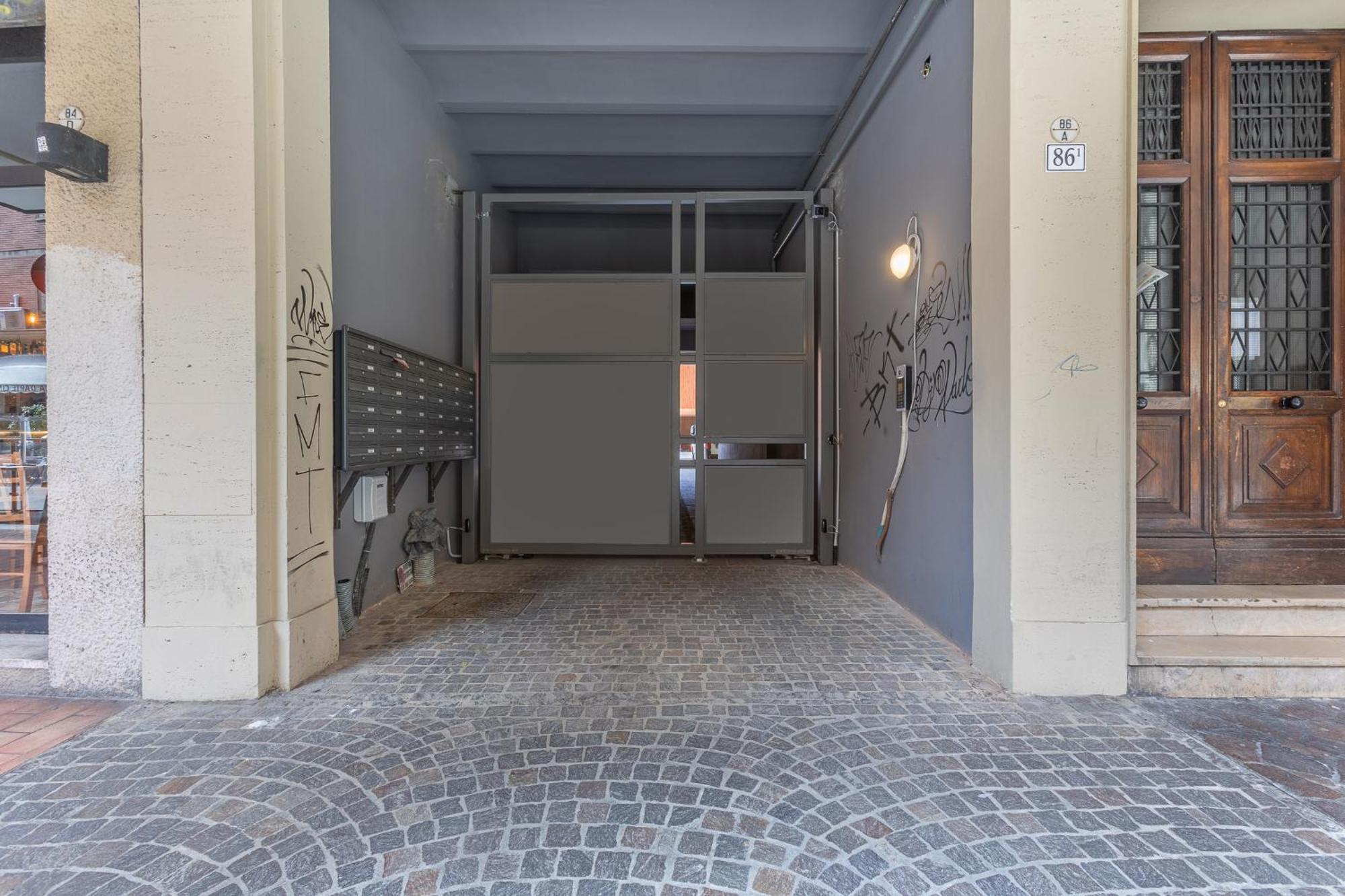 Apartment Academy Of Fine Arts -modern Apt. With Balcony!