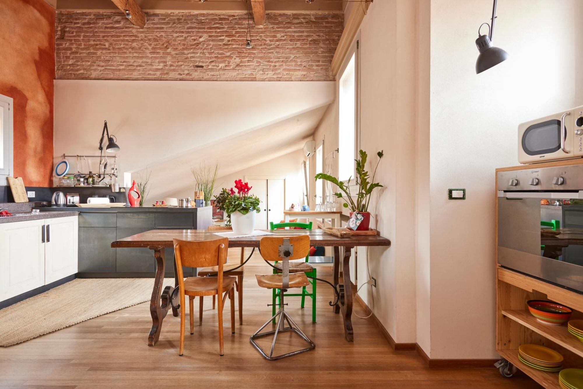 Bright And Peaceful In Historic Palazzo
