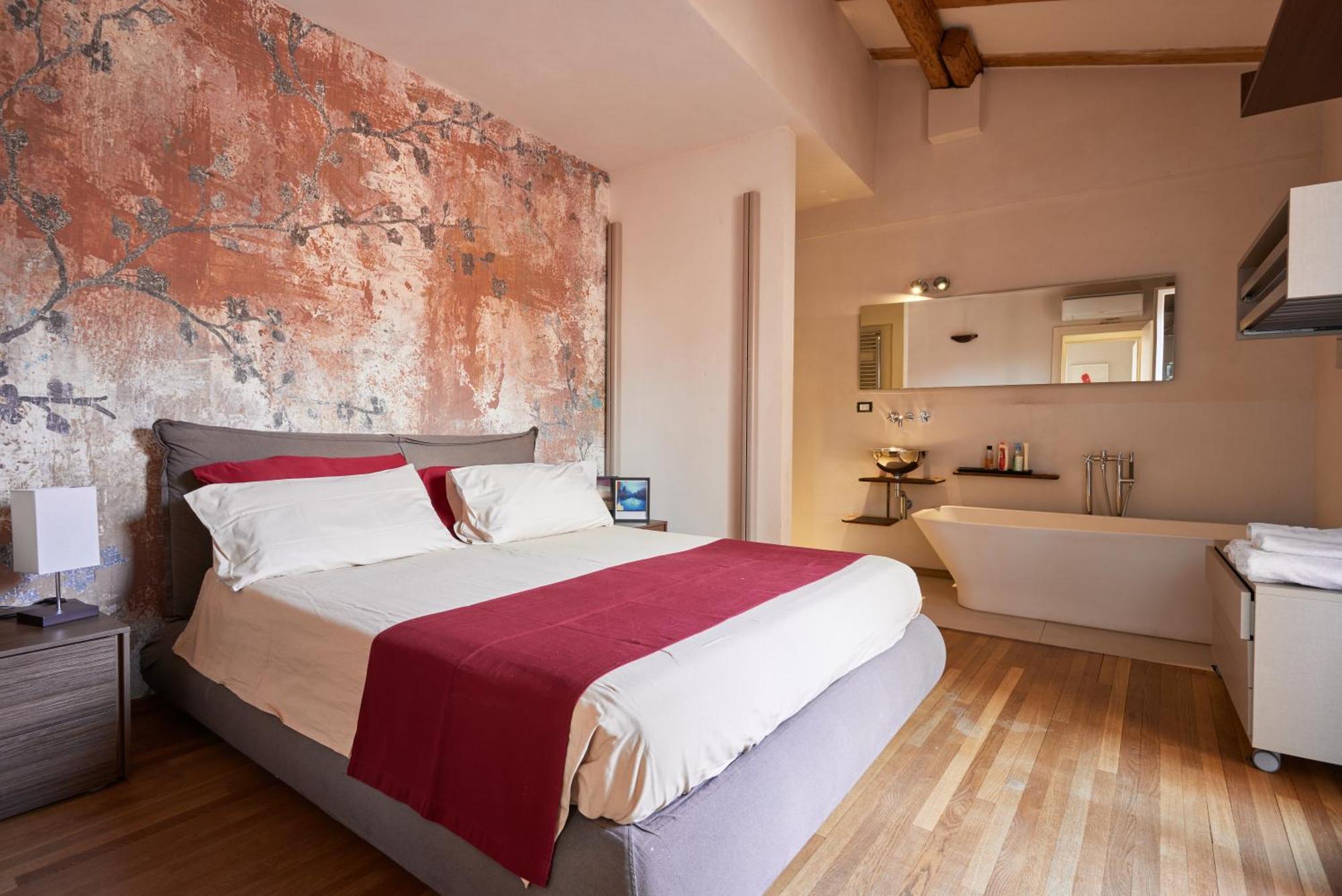 Bright And Peaceful In Historic Palazzo Appartement