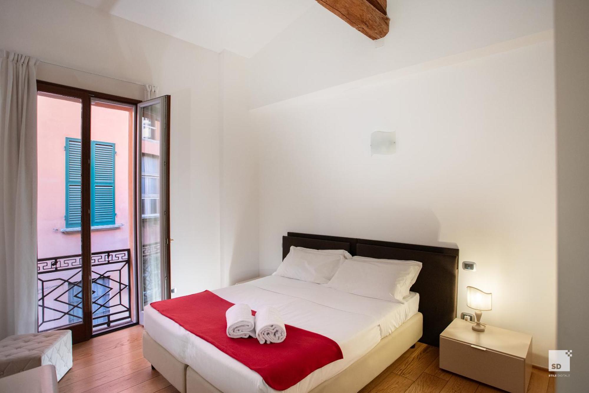 Urbanicooh Garisenda - Piazza Maggiore View Apartment *
