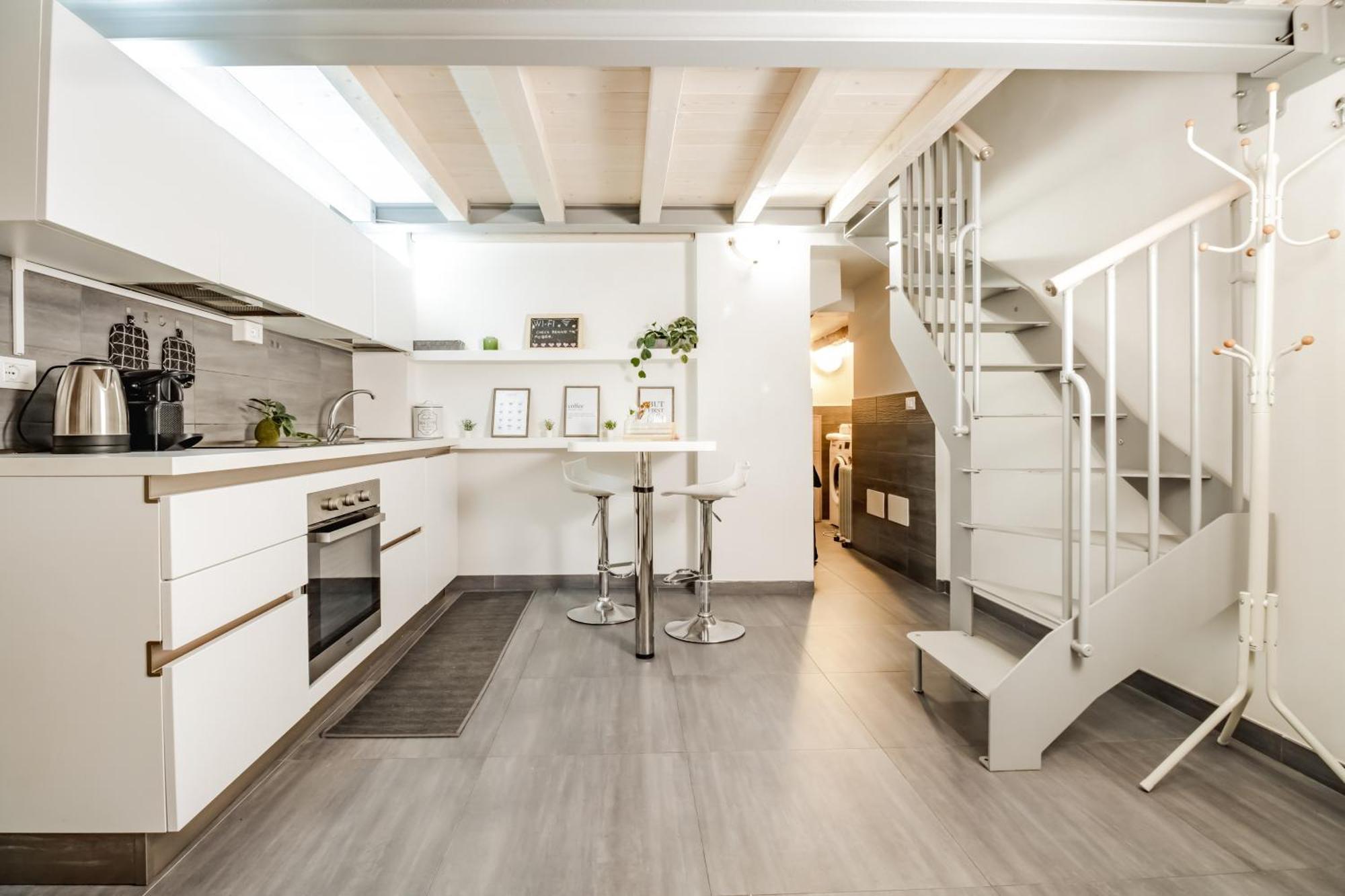 Charming Frescoed Loft * Bolonha