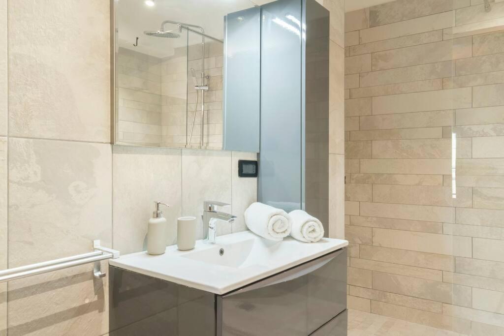 Style And Comfort In The Heart Of The Apartment Bologna