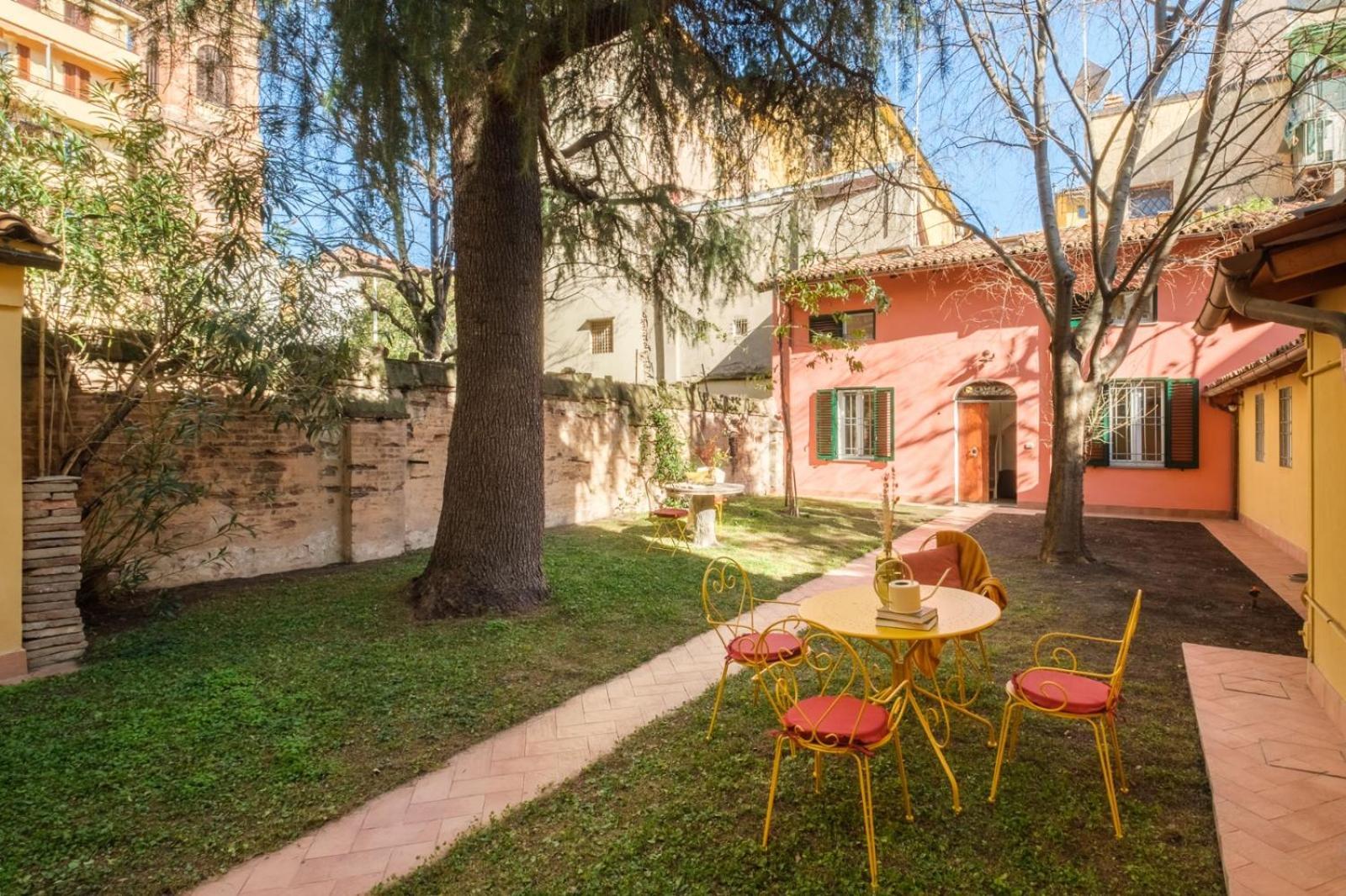 Piazza Maggiore - Il Sentiero With Private Garden Apartment
