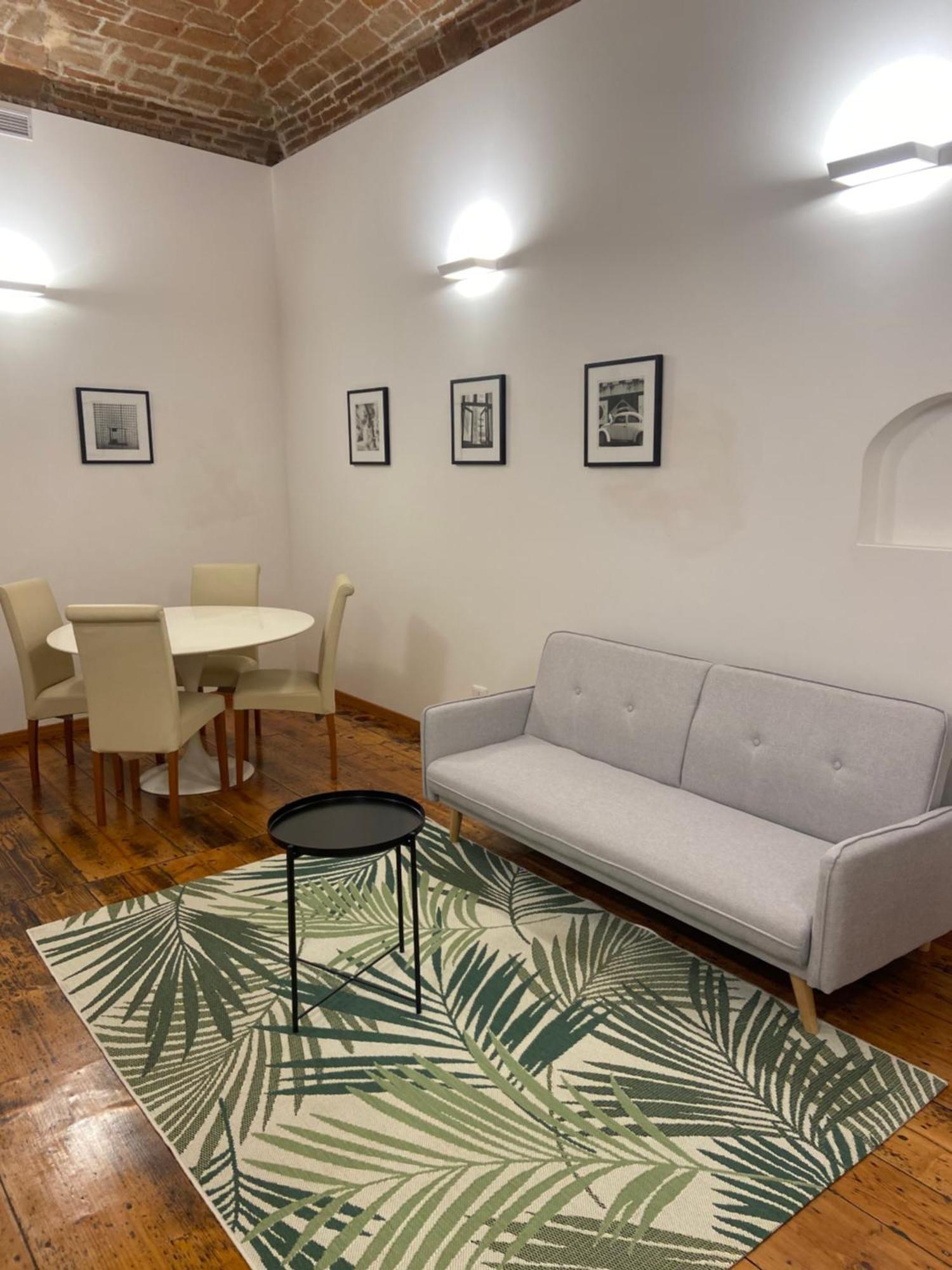 Casa Ortelia: In A Historic Building Apartment Bologna