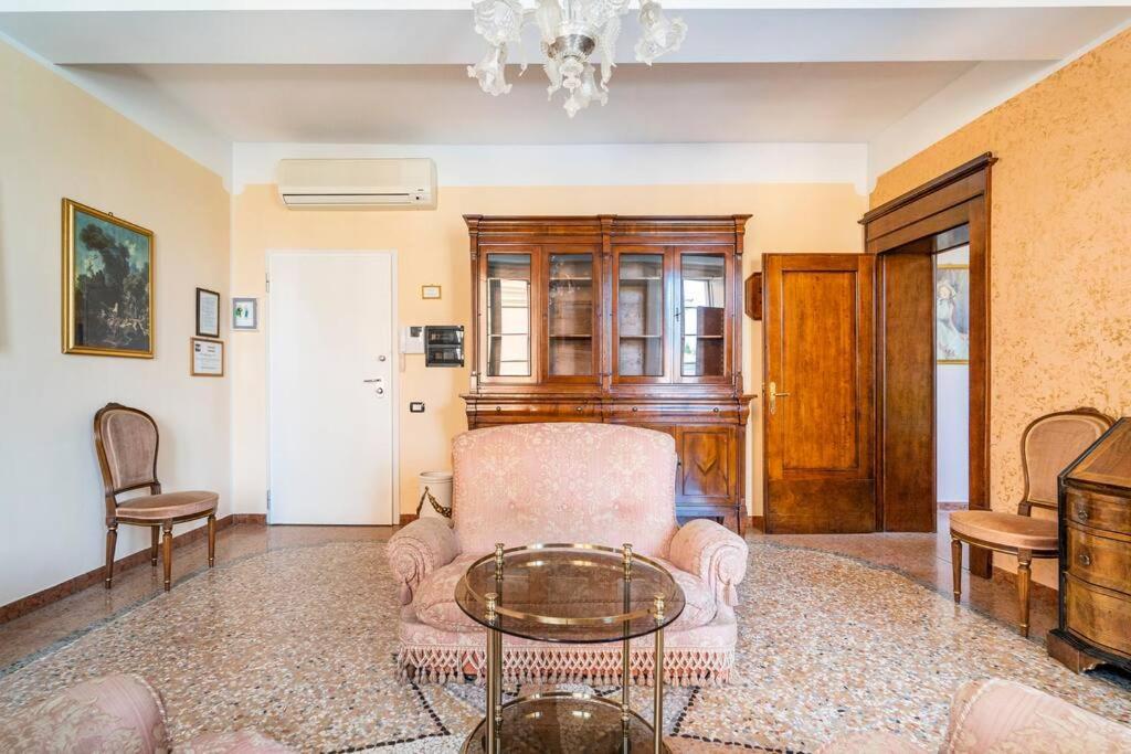 Elegant Apt, Wi-fi And Garden Apartment