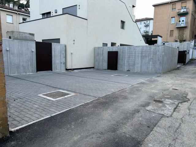 Housmart Toscana 53 White Apartment Bologna