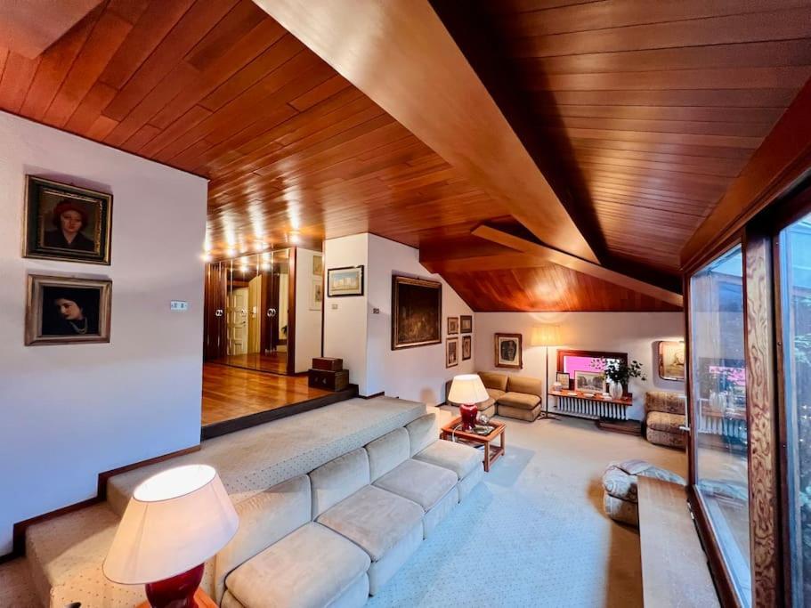 House Of Angels - In The Heart Of Apartment *