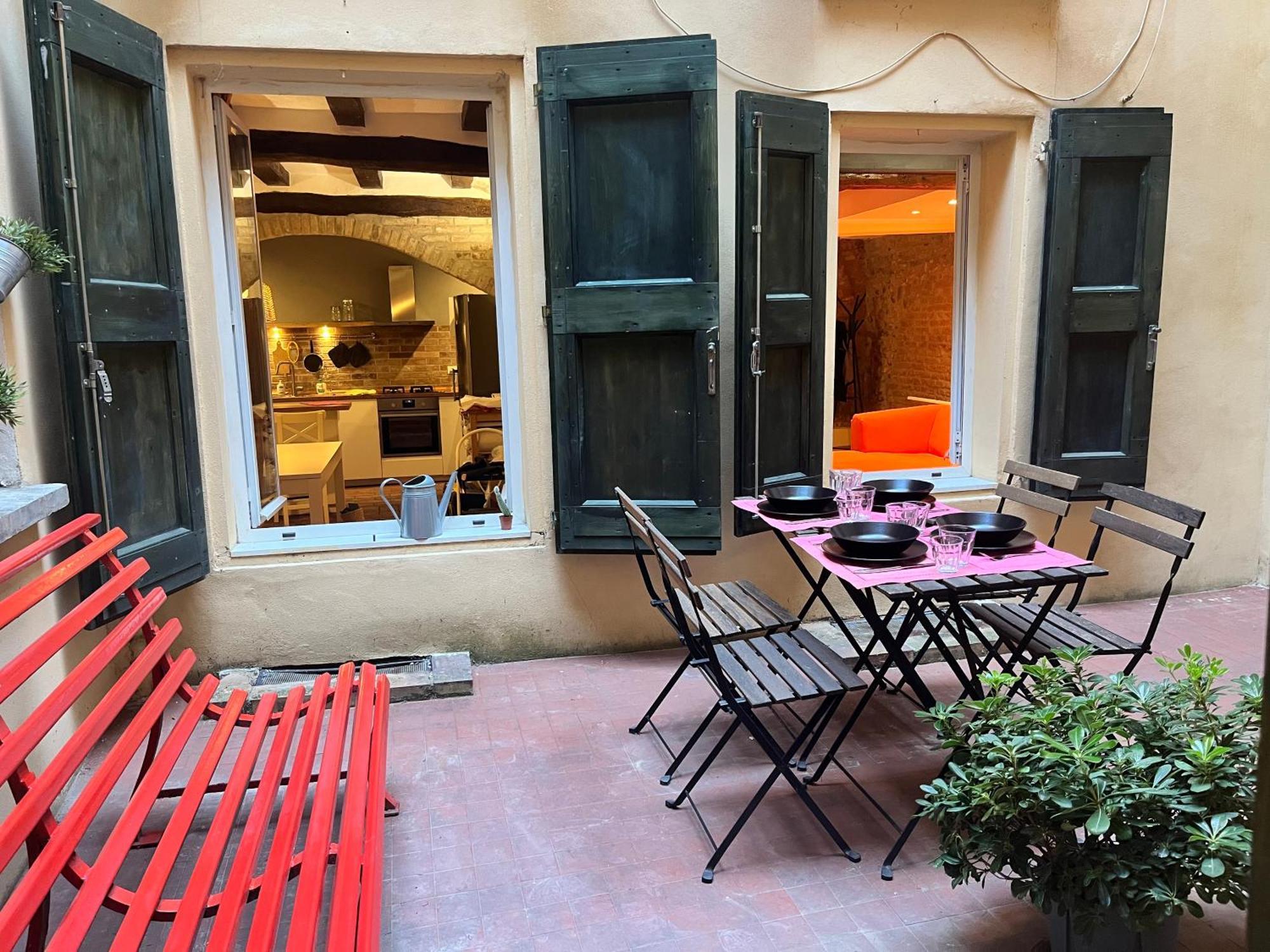 Le Corti Di Via Fondazza * Bologna