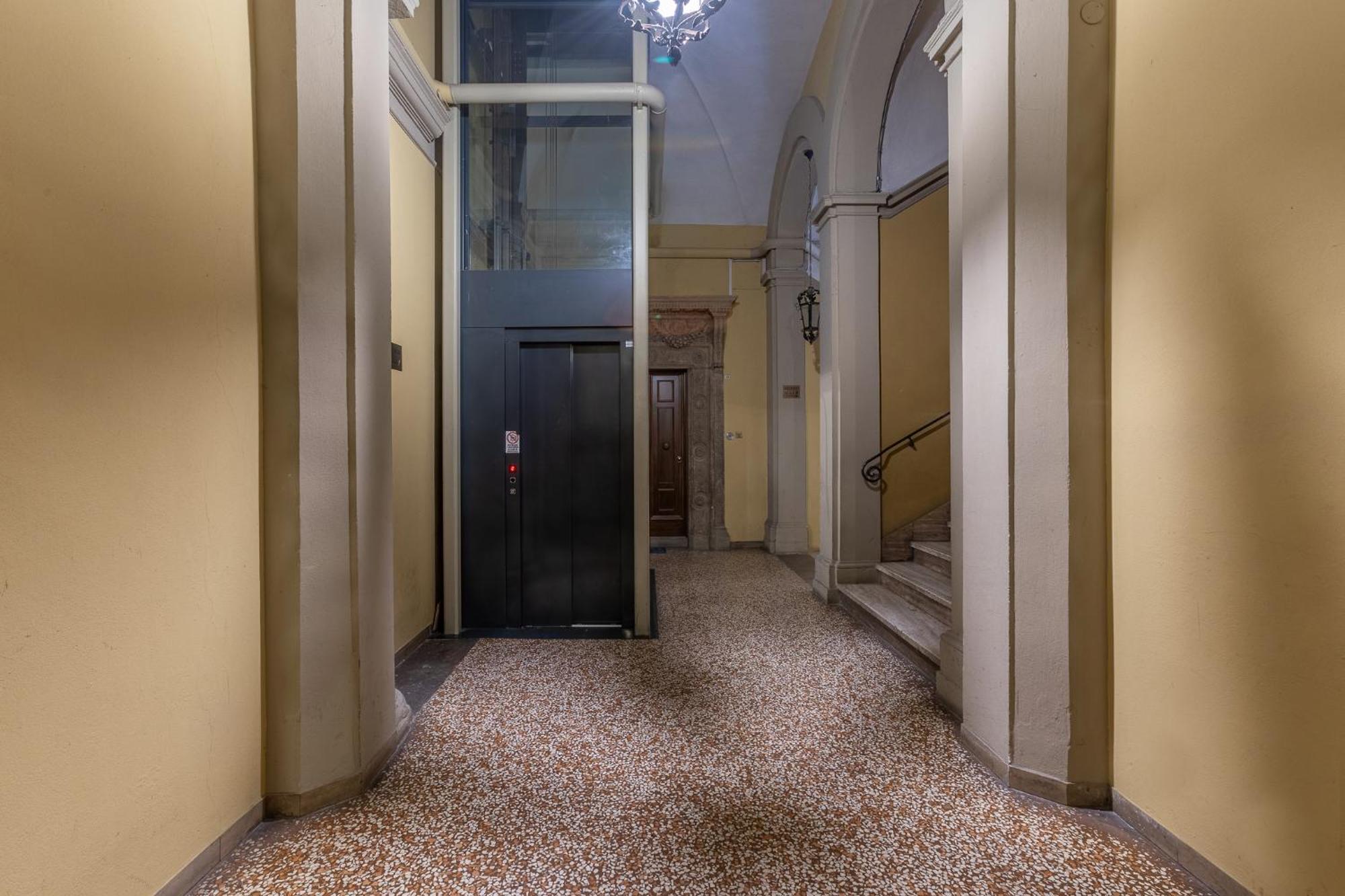 Apartment Heart Of Bologna: Center Living *