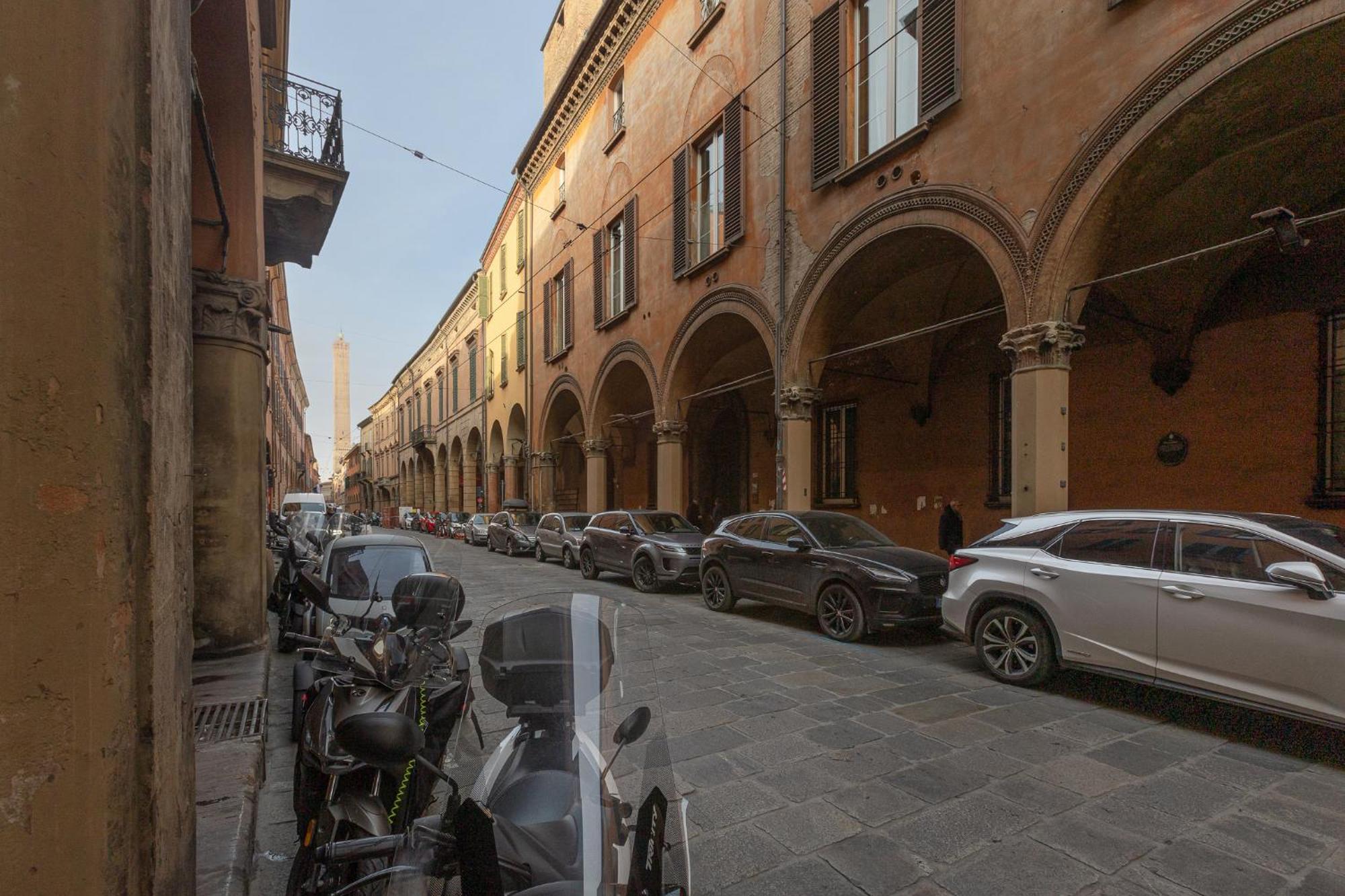 Apartment Heart Of Bologna: Center Living