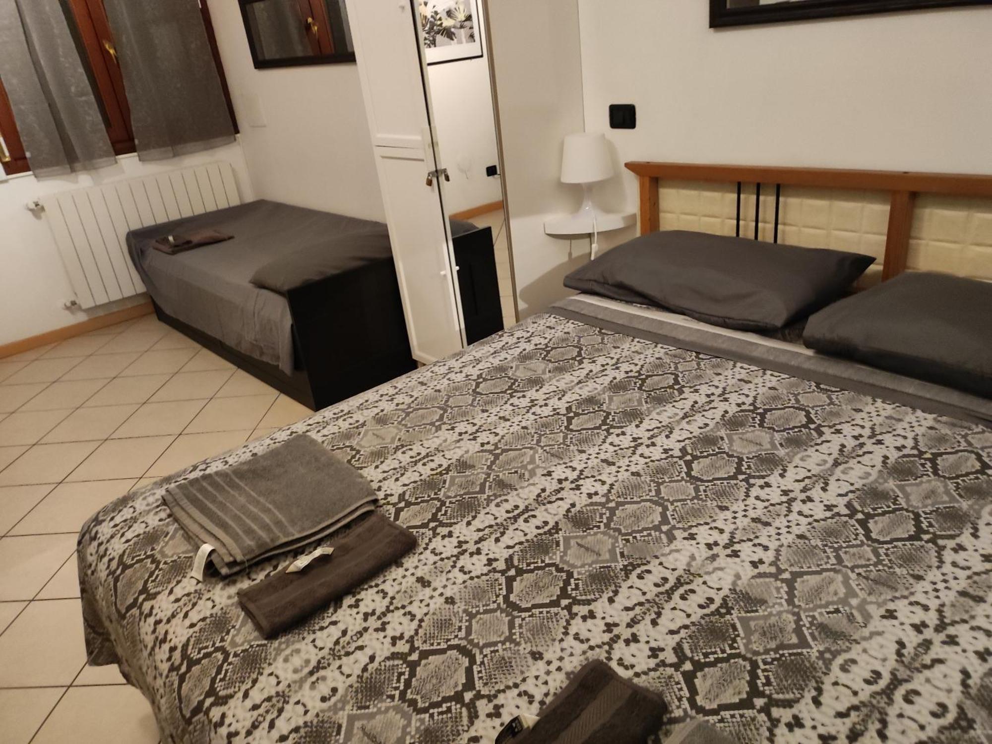 Kitchen+2 Double Beds Apartment Bologna