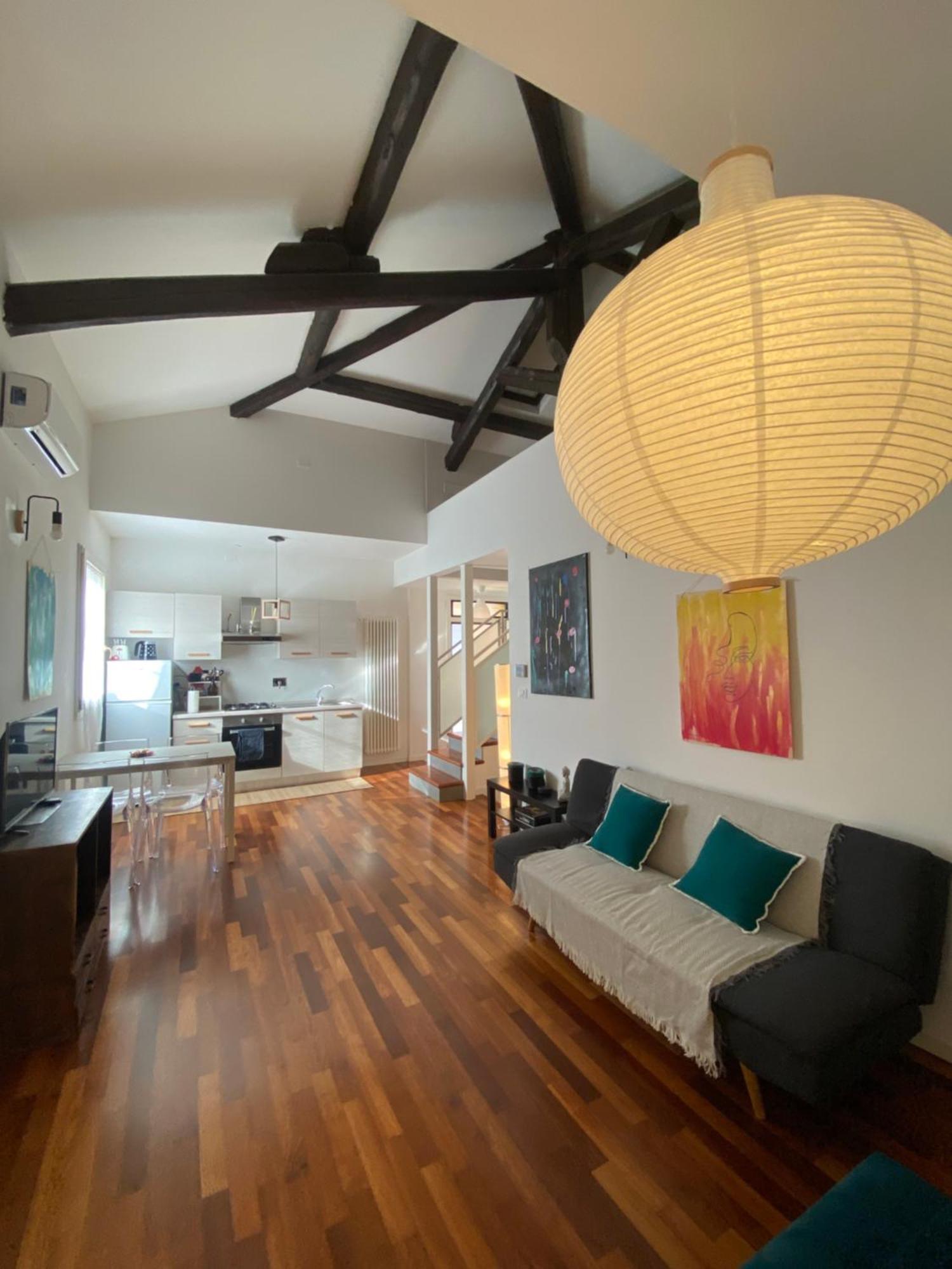 Apartment La Casa Di Giulia, Spazioso Loft Su Due Livelli A 10 Minuti Di Macchina Dal Centro Bologna